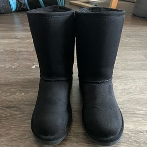 BearPaw Elle Short Black boots